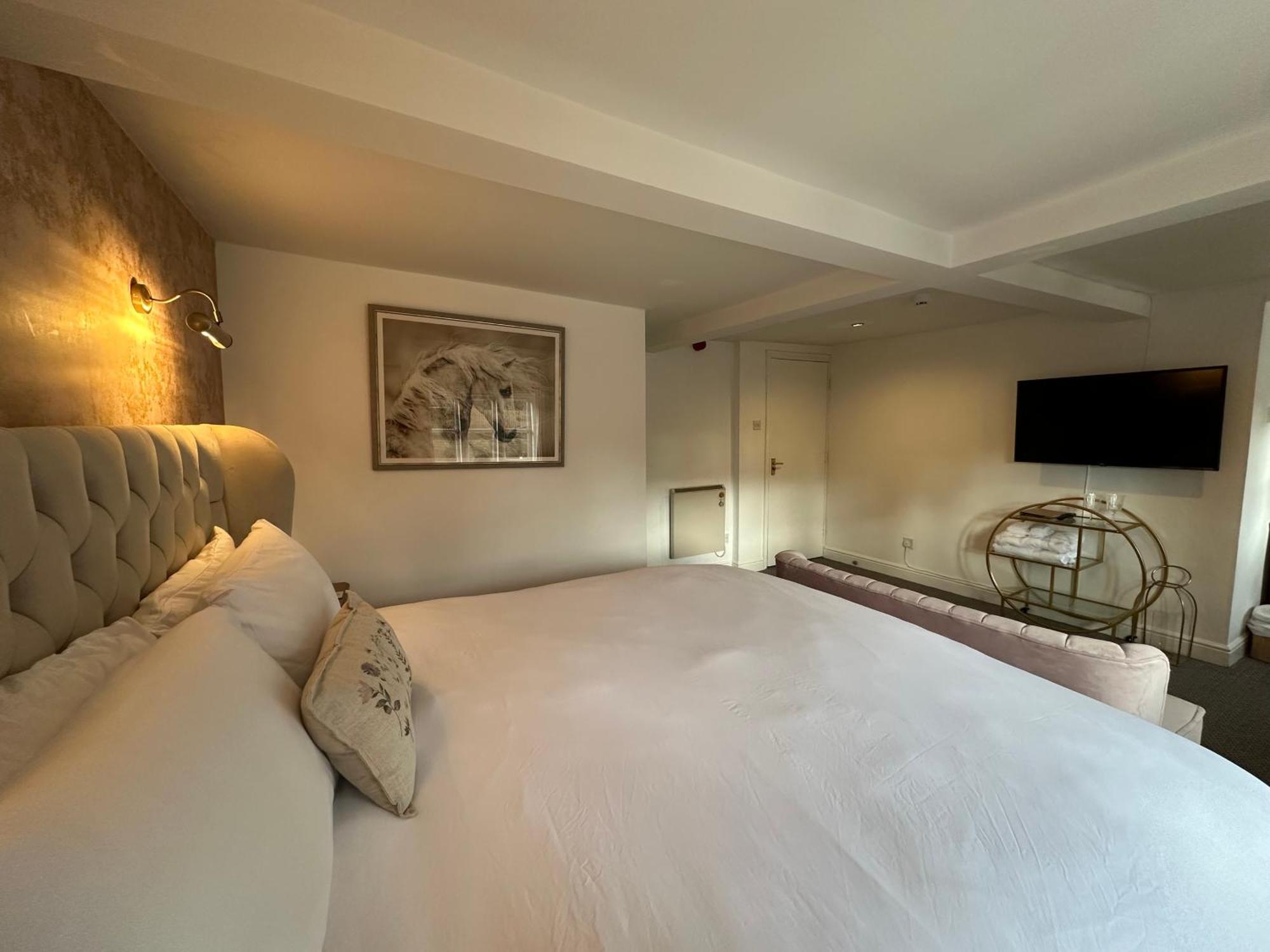 The Unicorn Inn Newton Solney Quarto foto